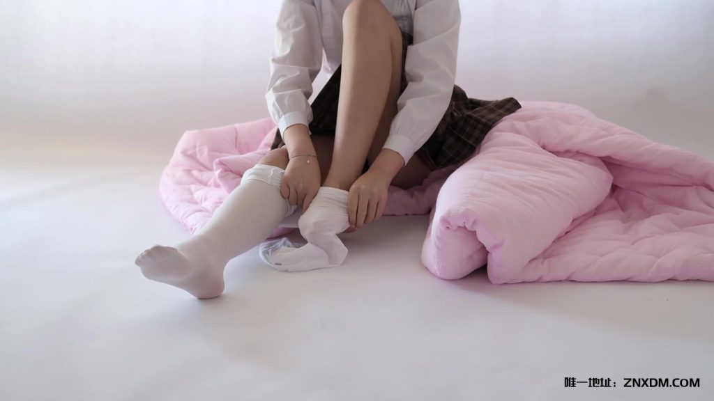 [森萝财团]萝莉丝足写真 [X-011] 白丝少女的午休时间-XDM