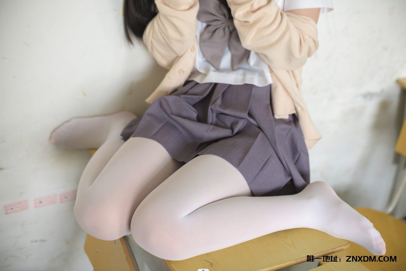 [森萝财团]萝莉丝足写真 [X-017] JK校服白丝-XDM