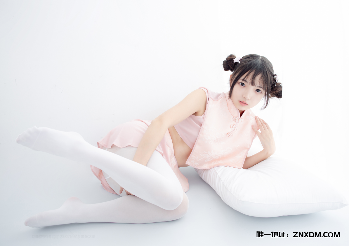 森萝财团写真 – [X-052] 80D白丝踩物-XDM
