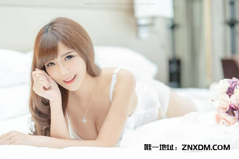 甜笑美女主持人菁菁Kitty上围超丰满的F级核弹身材，性感展场模特魅力无法挡-XDM