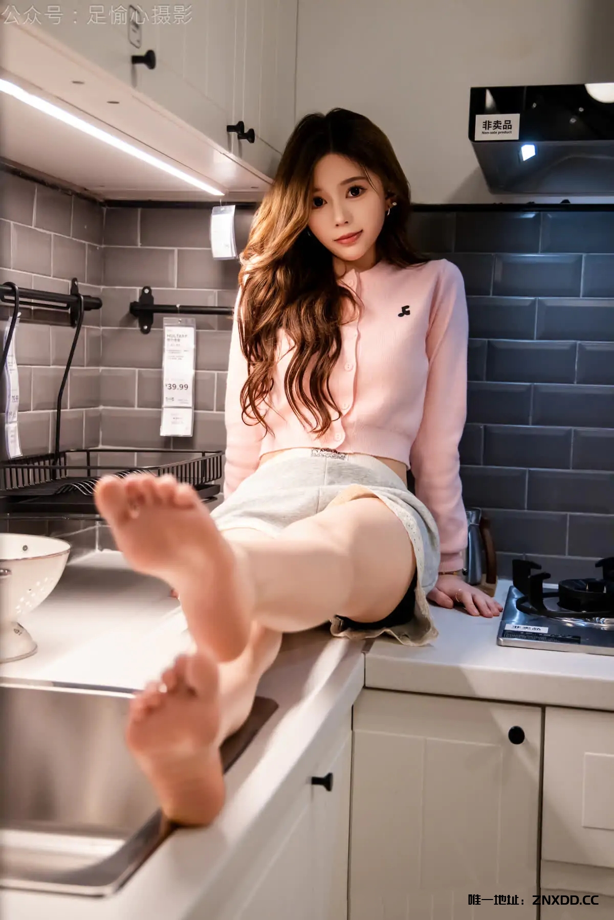 图片[25]-挖到宝了！👣这个足部写真太绝了，氛围感拉满！足愉心 – 少女美足美图视频12期[148G-2025.11]-XDM