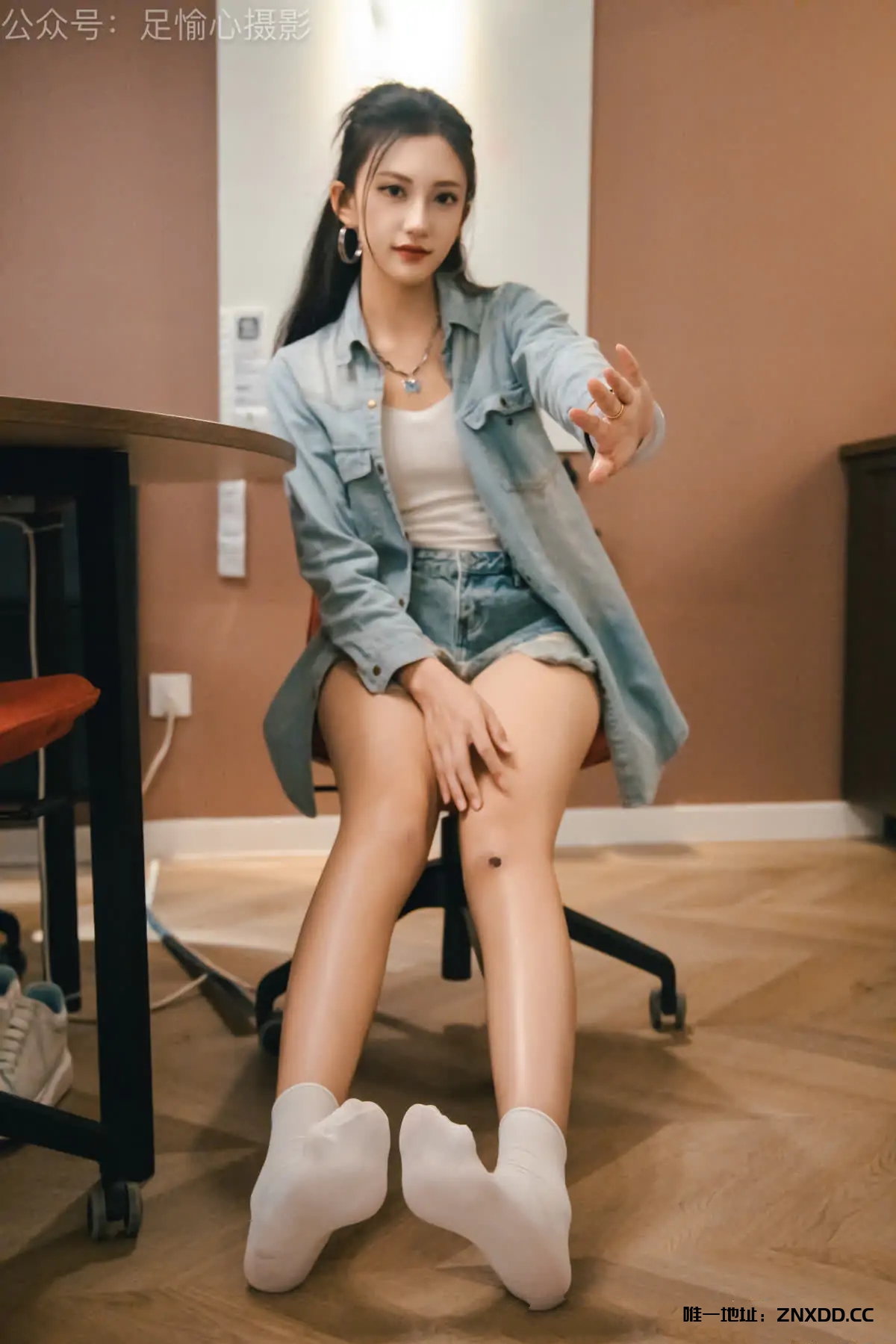 图片[2]-挖到宝了！👣这个足部写真太绝了，氛围感拉满！足愉心 – 少女美足美图视频12期[148G-2025.11]-XDM