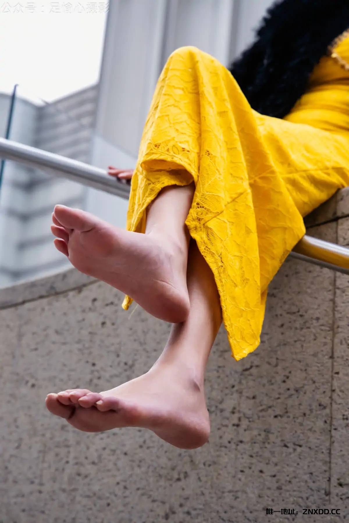 图片[8]-挖到宝了！👣这个足部写真太绝了，氛围感拉满！足愉心 – 少女美足美图视频12期[148G-2025.11]-XDM