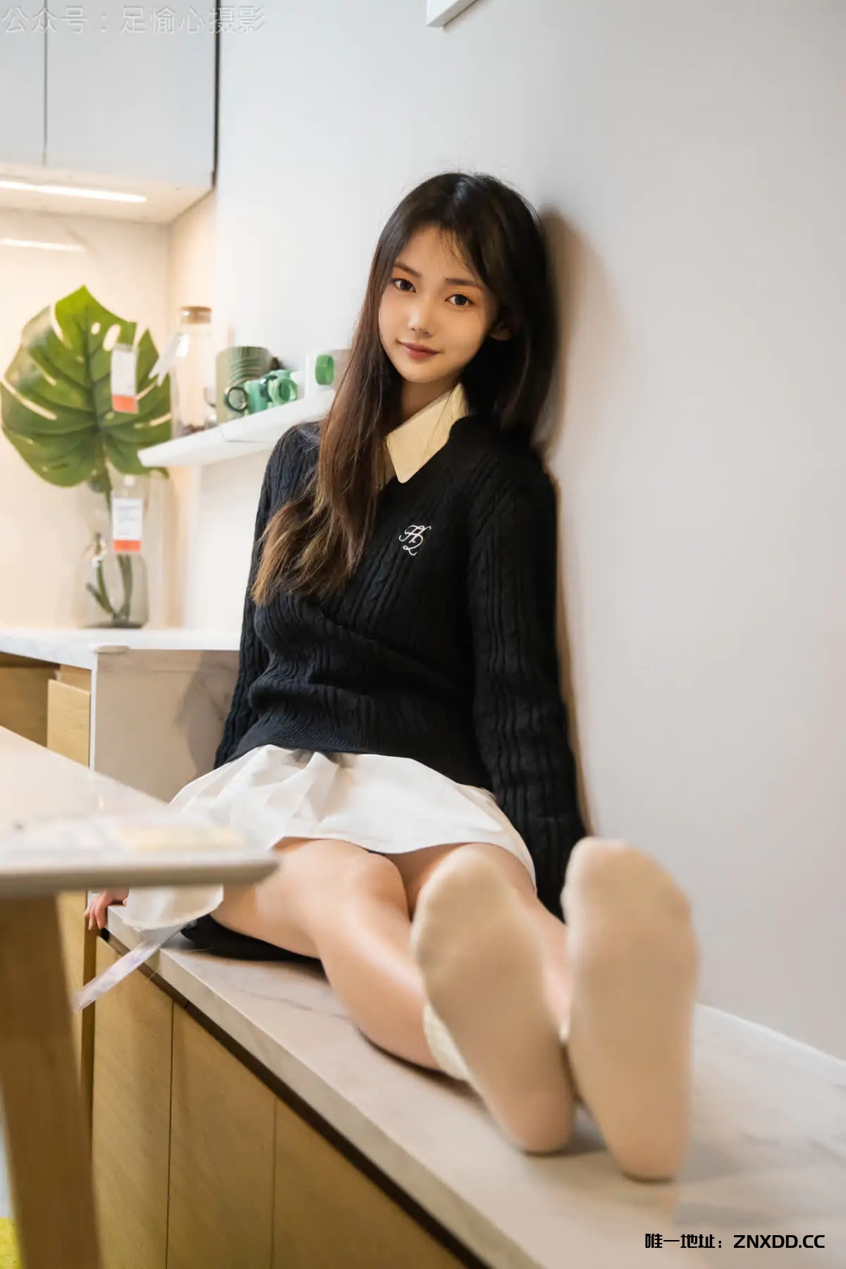 图片[18]-挖到宝了！👣这个足部写真太绝了，氛围感拉满！足愉心 – 少女美足美图视频12期[148G-2025.11]-XDM